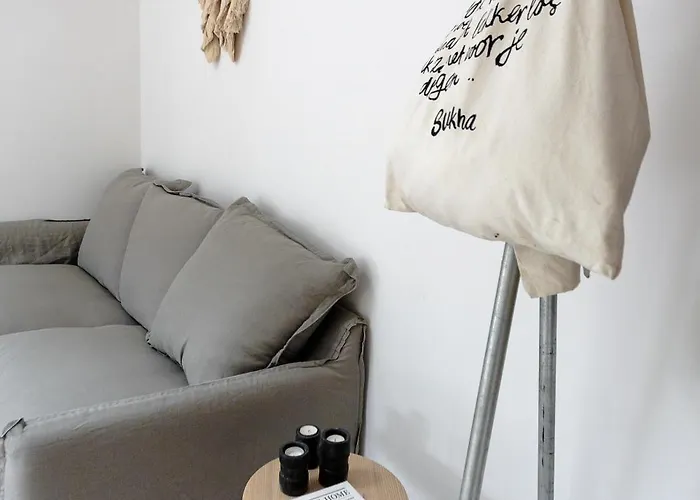 Pyla: Creative 200 M From The *