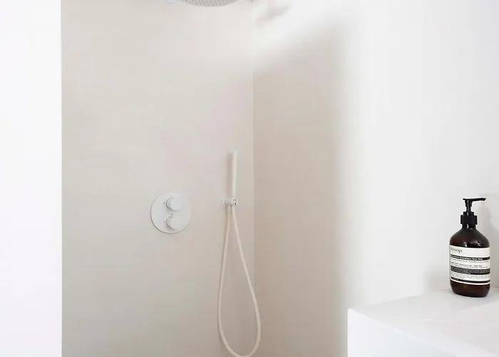 Pyla: Creative 200 M From The *